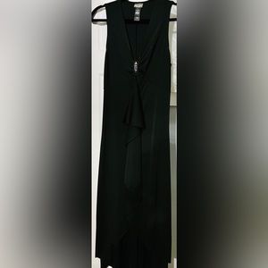 Bisou bisou black dress with a diamond in the center